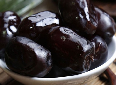 تصویر 2 از خرما مضافتی مجلسی اعلا با ظاهر درخشان و شیرینی بالا